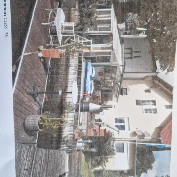 Dachgeschosswohnung im Haus am See von Berlin，位于措伊滕的酒店