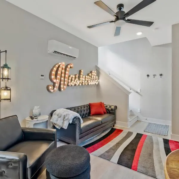 10 Min Drive Downtown, Roof Deck, Pet Friendly，位于纳什维尔的酒店