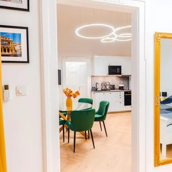 2 bedrooms and 1 living room Your modern home in Budapest，位于布达佩斯的酒店