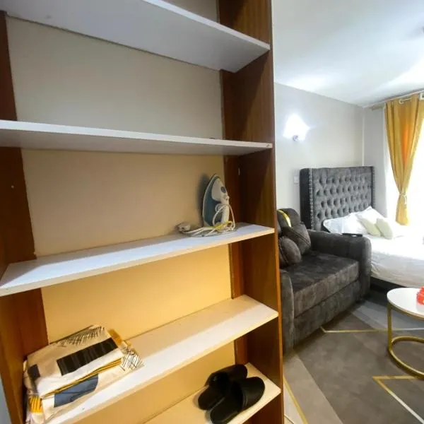 Feel home -studio with swimming pool，位于Kiambu的酒店