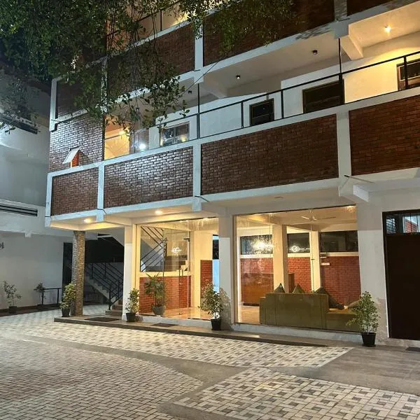 Unic Residence And Transit Hotel，位于卡图纳耶克的酒店