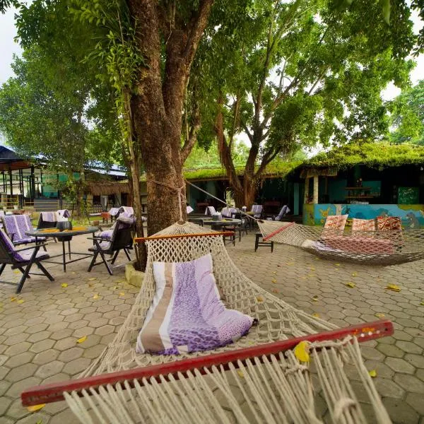 Chitwan Gaida Lodge - Animal Lovers & Birdwatchers Paradise，位于索拉哈的酒店