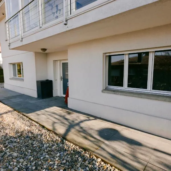 Moderne 65m2 Wohnung mit Garten am Waldrand nähe Basel，位于Rodersdorf的酒店