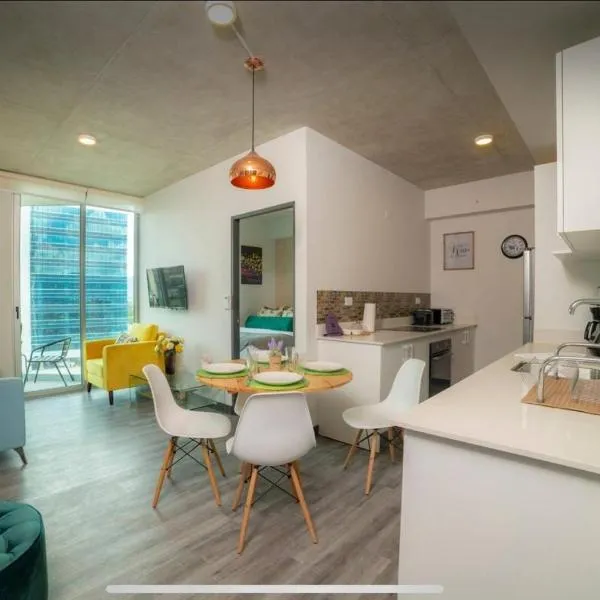 Dreamliner at 11s, City Views and Wonderland Vibes!，位于Hatillo的酒店