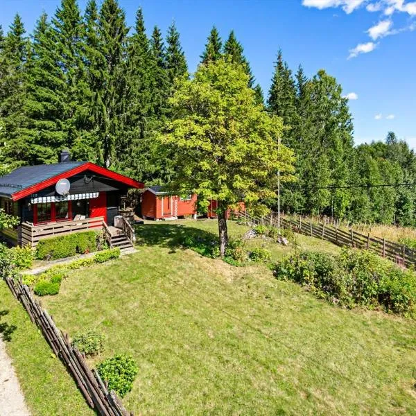 Cottage w Wilderness Feeling 20 min from airport，位于Maura的酒店