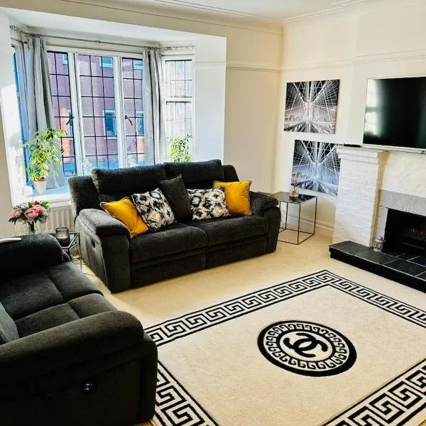 Luxurious apartment-London-GerrardsCross-Wembley-Parking-sleeps4，位于格拉茨克洛斯的酒店