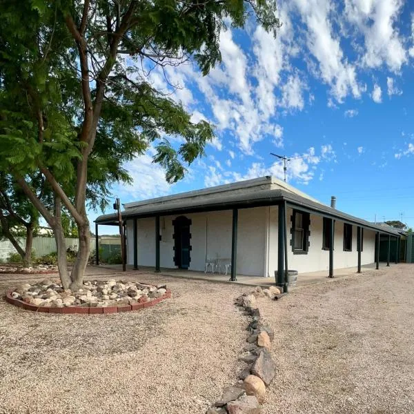 Wild Hearts Cottage，位于沃拉鲁的酒店