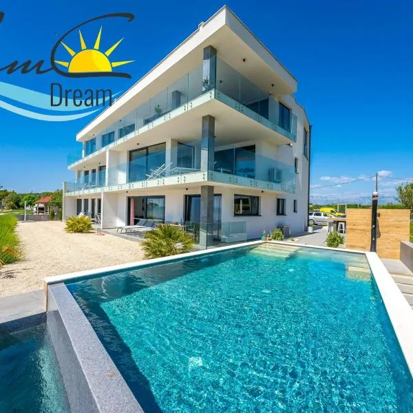 JamC Dream direkt am Meer mit beheiztem Pool，位于普利拉卡的酒店
