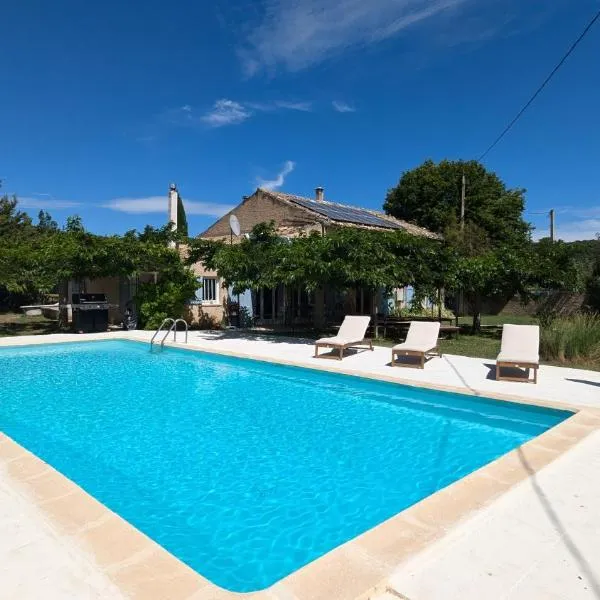 Maisonnette avec accès piscine，位于Simiane-la-Rotonde的酒店