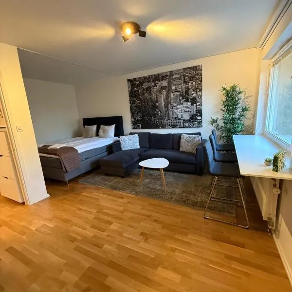Nära metro, stranden och skogen.，位于斯德哥尔摩的酒店