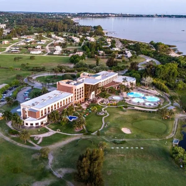 Sheraton Colonia Golf & Spa Resort，位于科洛尼亚-德尔萨克拉门托的酒店