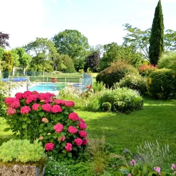 Cinégîte du jardin aux étoiles - Proche de Saint Emilion，位于Saint-Pey-de-Castets的酒店