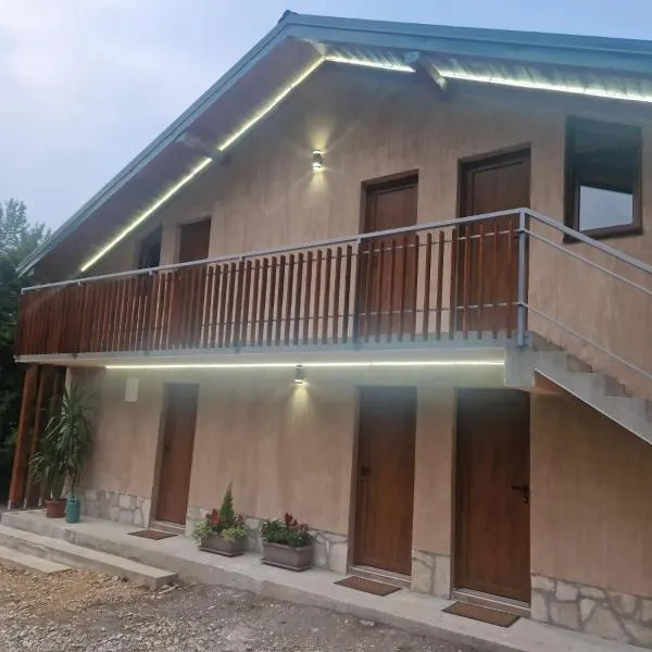 Rafting Kamp Brijeg，位于Kružac的酒店