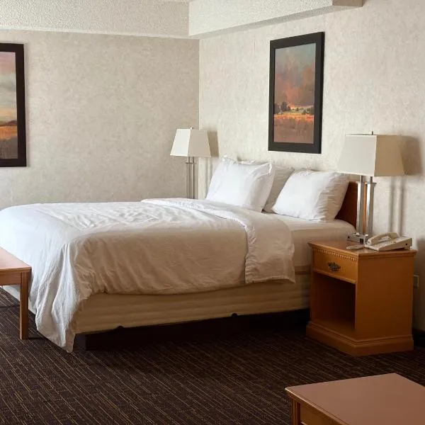 韦斯特洛克酒店及会议中心，位于Westlock的酒店