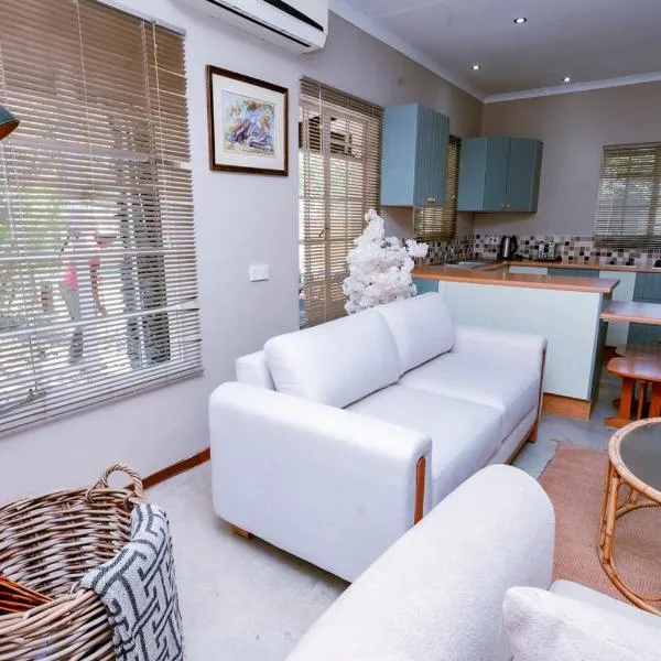 The Bush Cottage at Mokolodi Gaborone，位于哈博罗内的酒店
