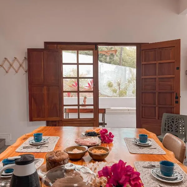 Casa Amor Com Vista para o Mar，位于Ponta do Funil的酒店