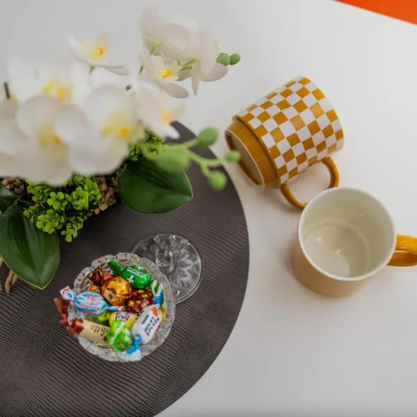 Urban Escape - Soft & Stylish Retreat，位于阿拉德的酒店