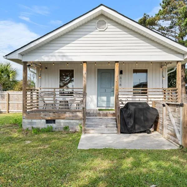 Twin Tides Beach House at Carolina Beach - Unit 1，位于卡罗来纳比奇的酒店