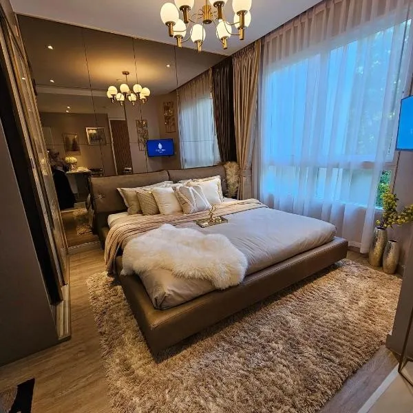 The City Condo Near Central Fest Phuket, Pool view，位于Ban Sam Kong的酒店