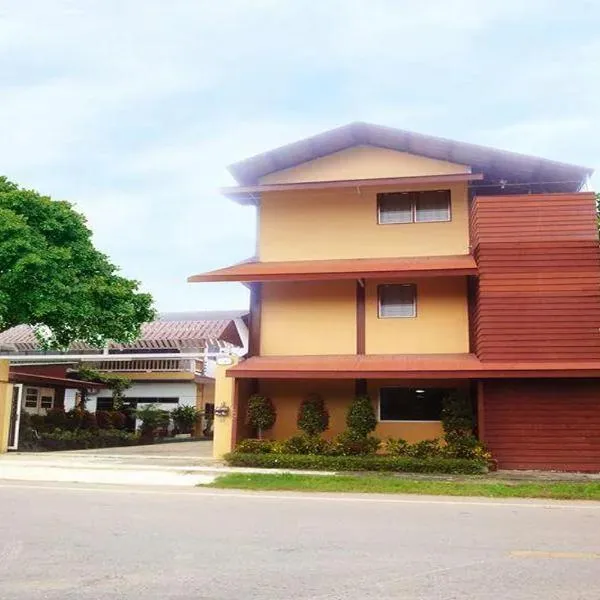 Coconut Home Resort，位于Damnoen Saduak的酒店