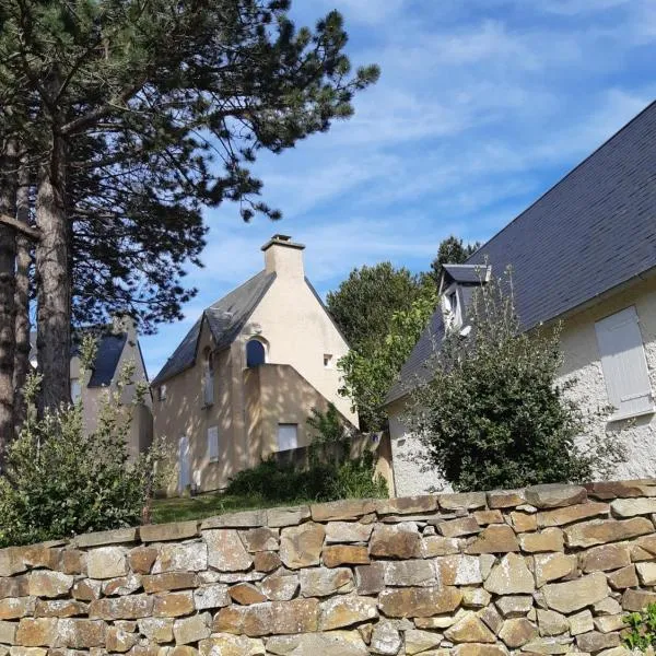 Calmos Cottage，位于巴讷维尔-卡特里特的酒店