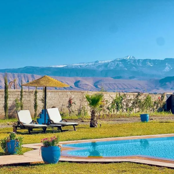 Family villa with swimming pool and a wonderful mountain view，位于马拉喀什的酒店