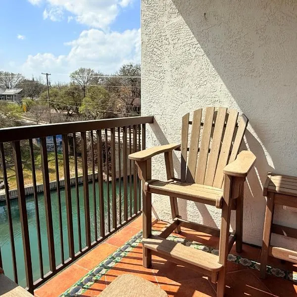 Riverfront condo downtown newbraunfels，位于新布朗费尔斯的酒店