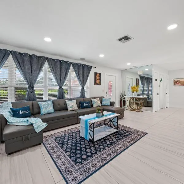 Sweet Pink HouseCozy & QuietNear Beach, Parks，位于里维埃拉海滩的酒店