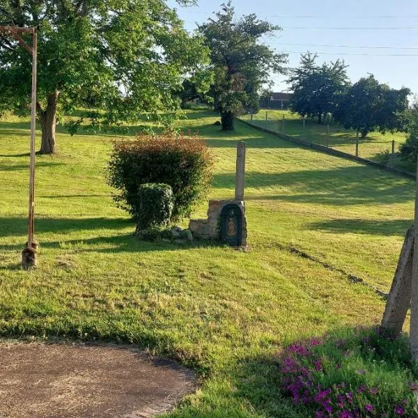 Les 3 champs，位于Lavault-Sainte-Anne的酒店