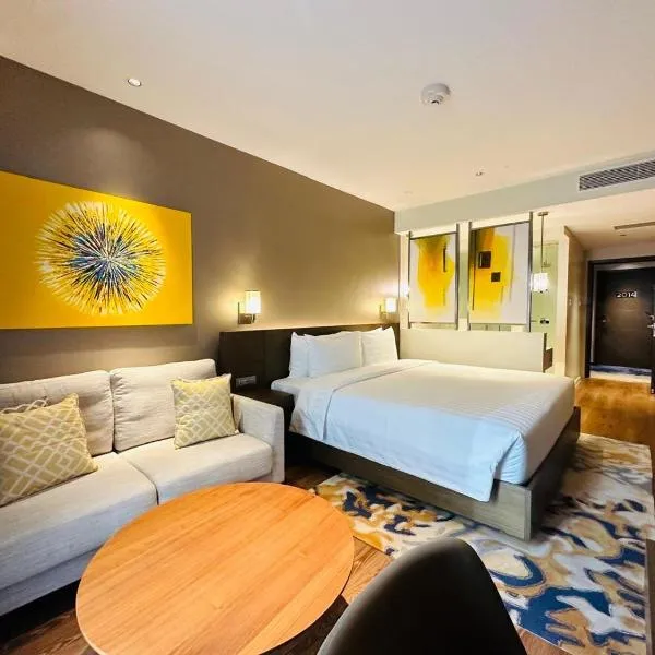 Novotel Hotel Manila Residences by MADR Excellence，位于马尼拉的酒店