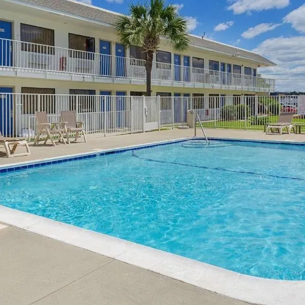 Motel 6 Gulfport, MS Airport，位于格尔夫波特的酒店