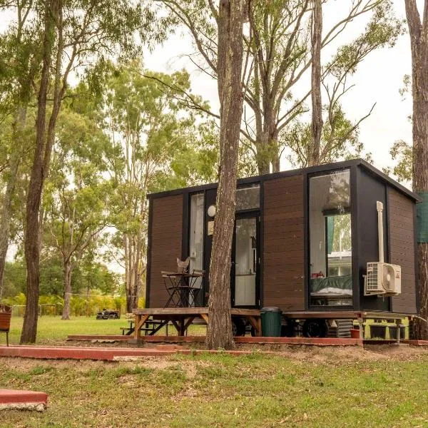 5 Acre Retreat Jimboomba by Tiny Away，位于Jimboomba的酒店