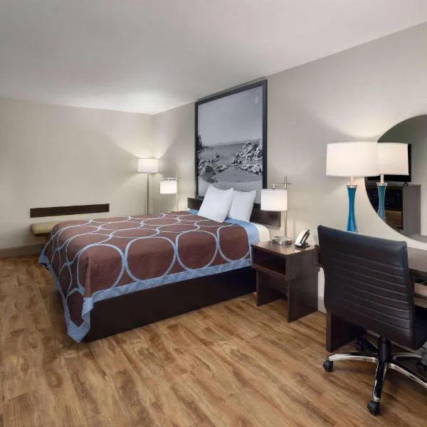 速8伦酒店，位于法伦的酒店