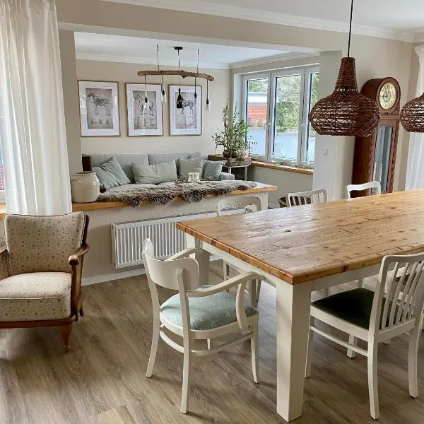 Ferienhaus Strandleben trifft Kleinstadtleben，位于吕特延堡的酒店