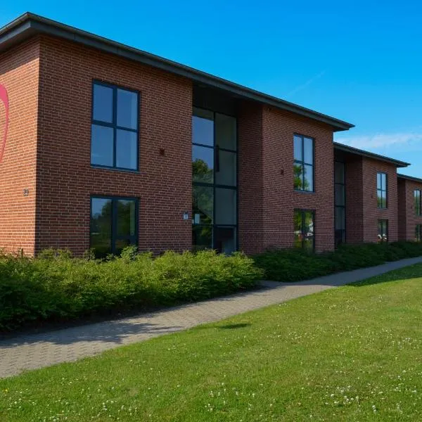 Sport & Academy，位于Farsø的酒店