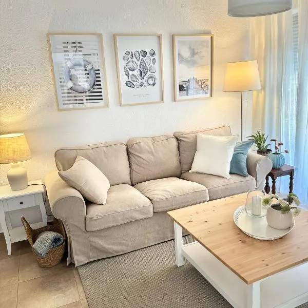 Del Mar 4 Deluxe Apartament Torrevieja Playa del Cura，位于托雷维耶哈的酒店