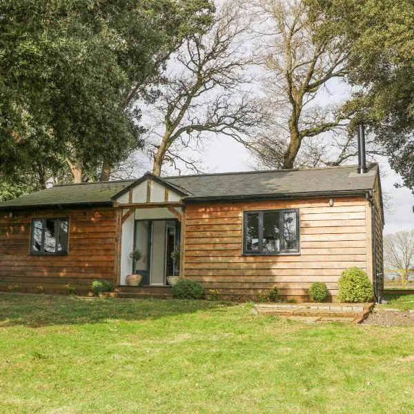 Holm Oaks Cottage，位于戈德尔明的酒店