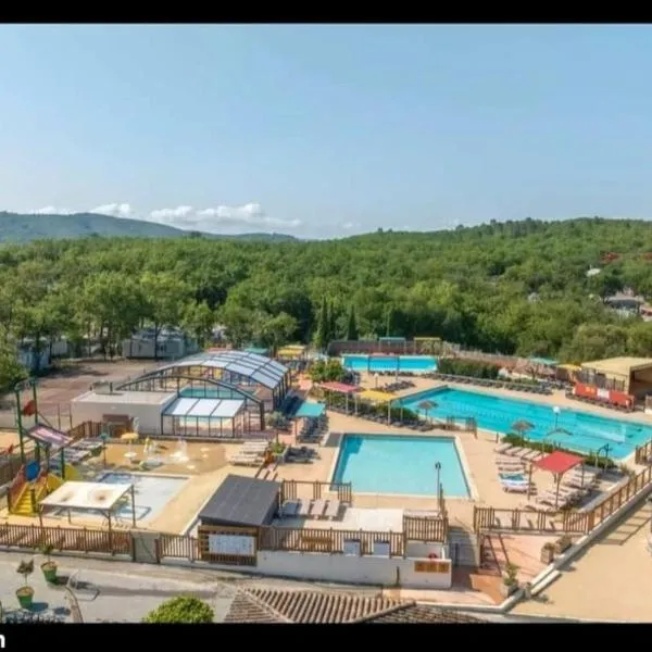 Mobil-Home Camping 6 personnes ARDECHE Le Domaine de Chaussy，位于吕奥姆的酒店