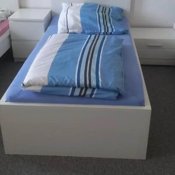 Berzi Gemeinschaft Zimmer，位于格尔利茨的酒店