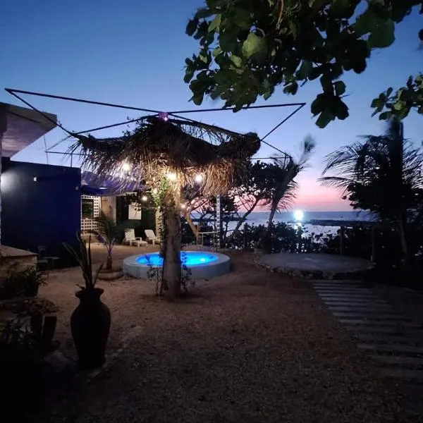 Habitación, balcón frente al mar y alberca，位于Lerma的酒店