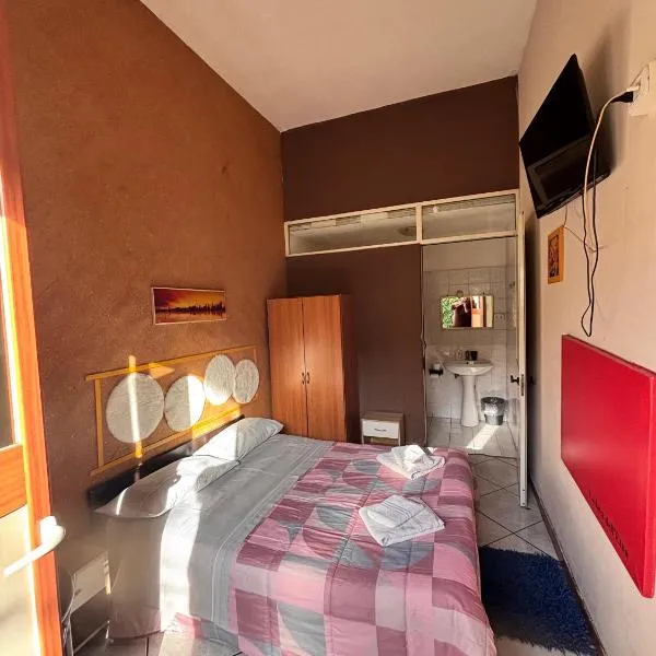 Stanza 30 euro per 2 ore Acireale，位于圣特克拉的酒店