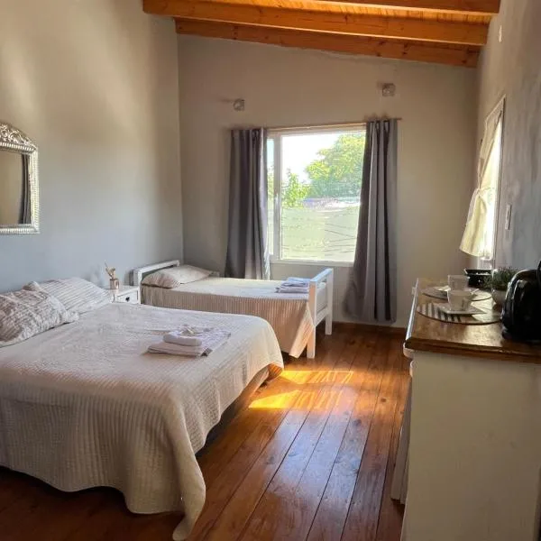 Hospedaje Catriel Habitación Privada con Check-in Autónomo，位于卡特里耶尔的酒店