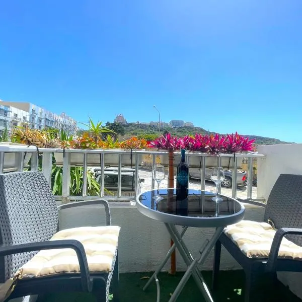 close to beaches, Luxe fully equipped, Cosy comfort Sunlit balconies，位于伊斯瑟勒姆的酒店