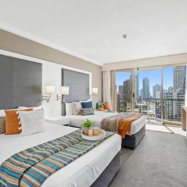 Bright Oceanview Apartment on Level 11, Mantra on View, Surfers Paradise，位于黄金海岸的酒店