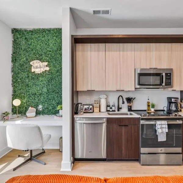 OTR King Bed Free Parking Gym Top Floor Club Room，位于辛辛那提的酒店