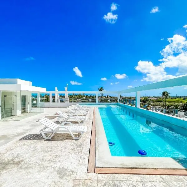 DUCASSI Suites ROOMS Hotel BEACH playa Bavaro WiFi Parking ROOFTOP POOL & SPA，位于蓬塔卡纳的酒店