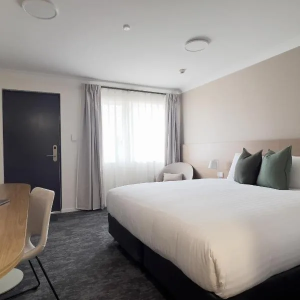 The Phoenix Artesian Spa Resort and Accommodation，位于莫里的酒店