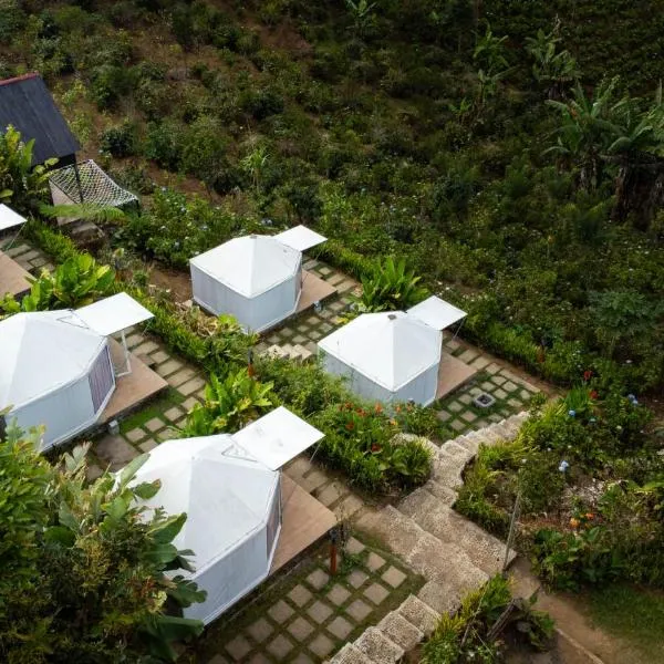 Alam Munduk Glamping，位于姆杜克的酒店
