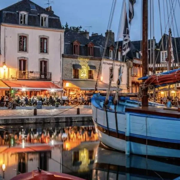 EXCEPTIONNEL Très beau T2 sur le Port de ST Goustan- Vue sur le Port!，位于欧赖的酒店