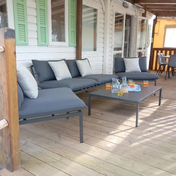 Mobil-home Riviera，位于Vaudreuille的酒店